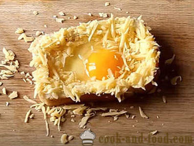 Hot-Sandwich mit Ei und Käse im Ofen zum Frühstück