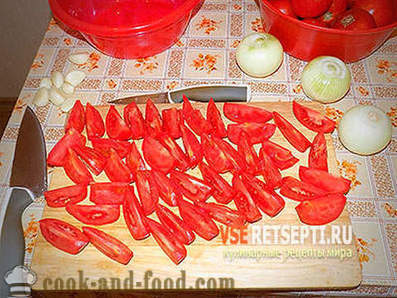 Süße Salat von roten Tomaten im Winter