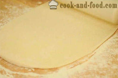 Hefekuchen mit Käse im Ofen