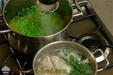 Suppe mit Erbsen und Fleischbällchen