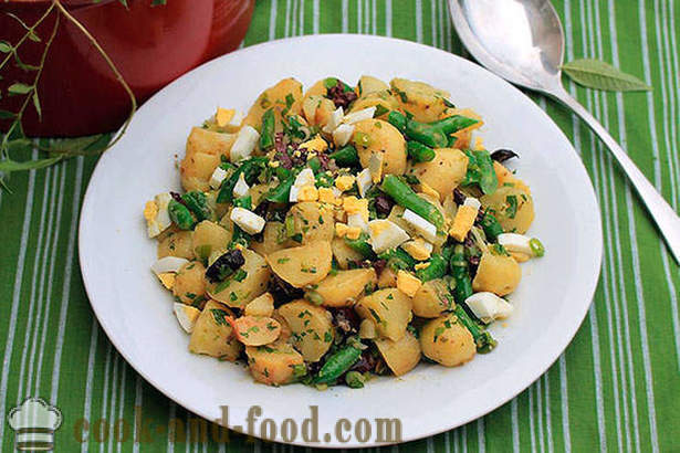 Kartoffelsalat mit grünen Bohnen und Oliven
