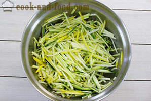 Salat von Zucchini und Möhren