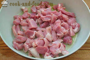 Geschmortes Schweinefleisch mit Zucchini
