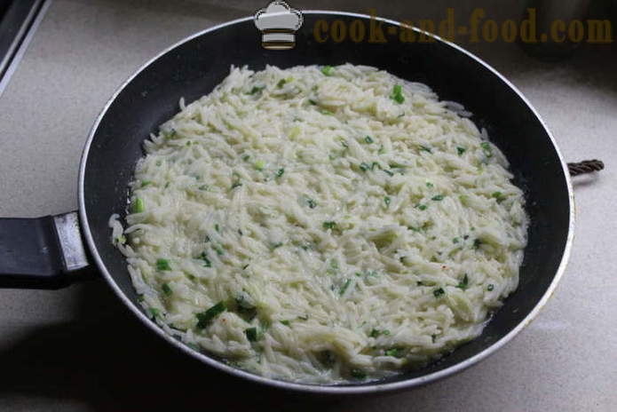 Köstliche krümelig Reis garniert mit saurer Sahne und Kräutern - wie man eine köstliche Beilage Reis kochen, einen Schritt für Schritt Rezept Fotos