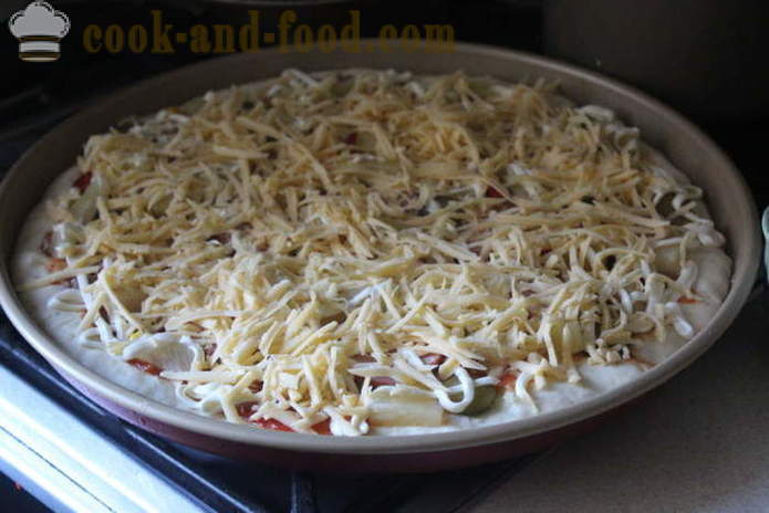 Hefe Pizza mit Fleisch und Käse zu Hause - Schritt für Schritt Foto-Pizza Rezept mit Hackfleisch in dem Ofen
