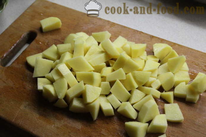 Kartoffelsuppe mit Fleischbällchen und Tomatenmark - wie mit Frikadellen Tomatensuppe zu kochen, mit einem Schritt für Schritt Rezept Fotos