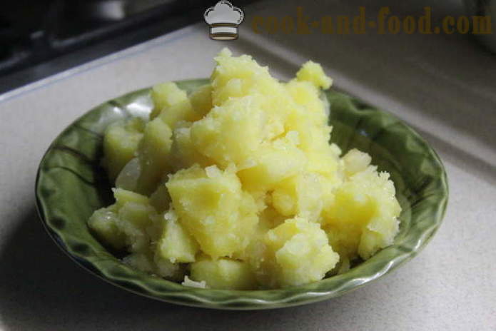Gekochte Kartoffeln mit Zwiebeln und Speck - wie köstlich Kartoffeln zu kochen für eine Beilage, Schritt für Schritt Rezept Fotos