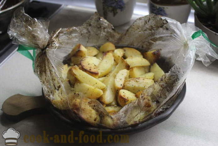 Gebackene Kartoffeln mit Honig und Senf in dem Ofen - wie köstlich die Kartoffeln in dem Loch, um zu kochen, Schritt für Schritt Rezept mit phot