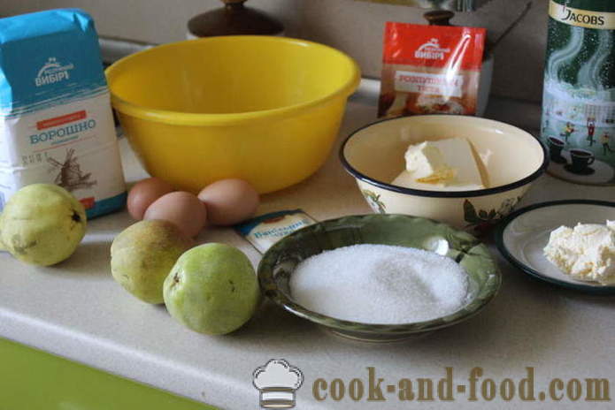 Pear Kuchenteig - wie man einen Kuchen backen mit Birnen, Vanillesoße und Soufflé im Ofen, mit einem Schritt für Schritt Rezept Fotos