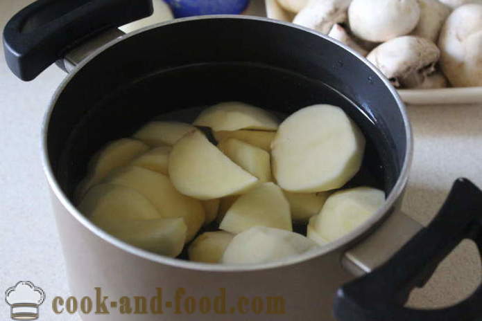 Kartoffeln mit Pilzen mit saurer Sahne und Knoblauch - wie in einer Pfanne Kartoffeln mit Pilzen zu kochen, einen Schritt für Schritt Rezept Fotos