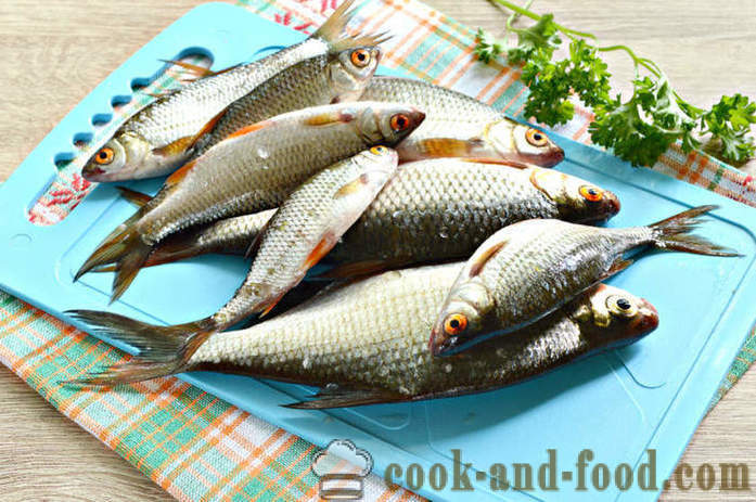 Kleine Fische im Ofen gebacken - wie man ein leckeres kleines Flussfisch kochen, Schritt für Schritt Rezept Fotos