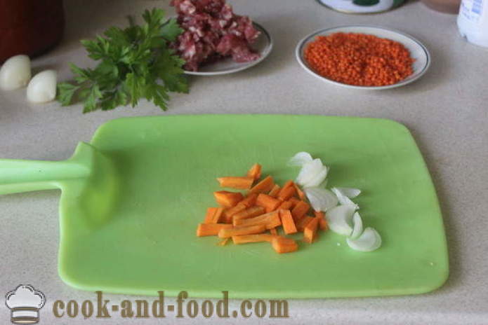 Einfache rote Linsensuppe mit Fleischbällchen und Tomaten - wie Suppe aus roten Linsen kochen, mit einem Schritt für Schritt Rezept Fotos