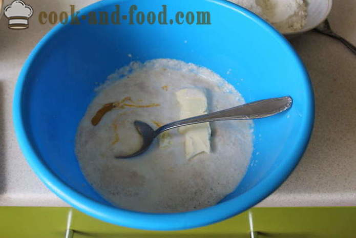 Hefekuchen mit Kirsch Schnecke - wie eine Kirschtorte wie eine Schnecke aus Hefeteig zu machen, einen Schritt für Schritt Rezept Fotos