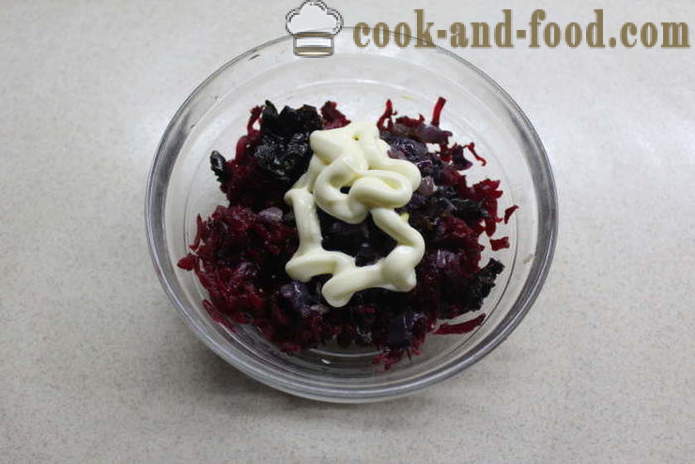Roter-Bete-Salat mit Pflaumen - wie einen Salat aus Rüben in dem Ofen und Pflaumen gebraten vorzubereiten, einen Schritt für Schritt Rezept Fotos