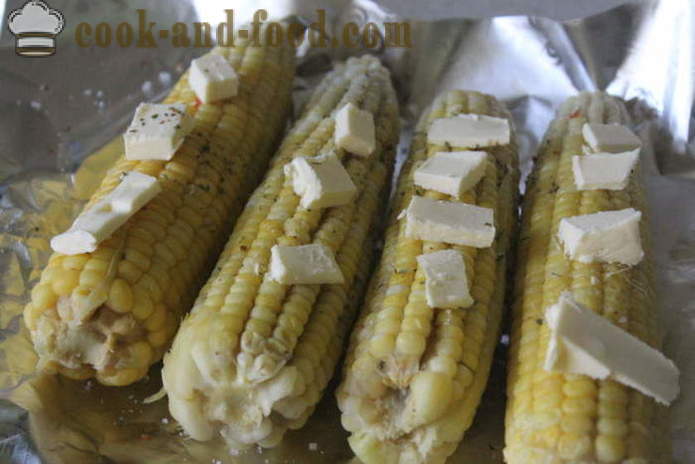 Mai in dem Ofen in Folie gebacken - wie Mais kocht auf dem Pfeiler in dem Ofen, mit einem Schritt für Schritt Rezept Fotos