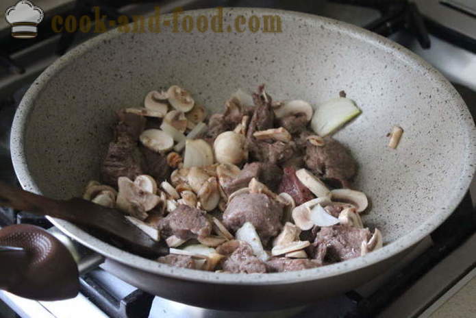 Schmackhafte Rindfleisch-Eintopf - beide sind köstlich Rindfleisch-Eintopf mit Pilzen zu kochen, ein Schritt für Schritt Rezept Fotos