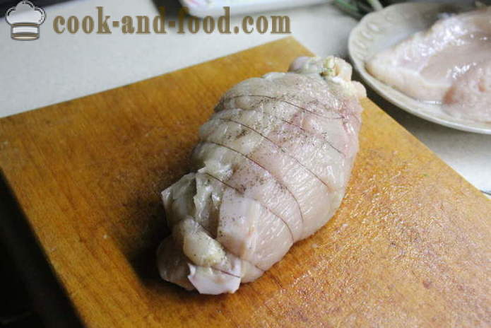 Selbst gemachte Hühnerroulade gefüllt mit Spinat - wie Rollen mit Hähnchenbrust im Ofen zu machen, mit einem Schritt für Schritt Rezept Fotos