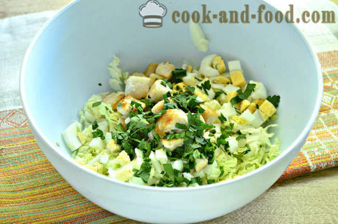 Salat mit Chinakohl, Croutons und Huhn - wie einen Salat aus Chinakohl zu machen, ist köstlich, mit einem Schritt für Schritt Rezept Fotos