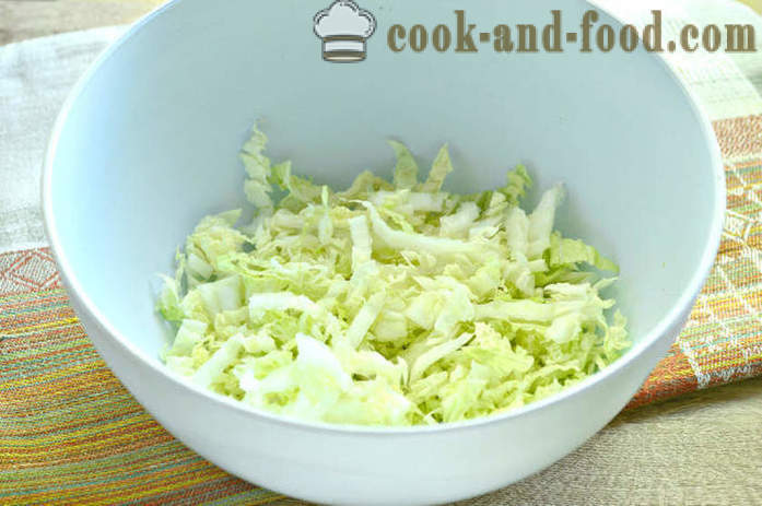 Salat mit Chinakohl, Croutons und Huhn - wie einen Salat aus Chinakohl zu machen, ist köstlich, mit einem Schritt für Schritt Rezept Fotos