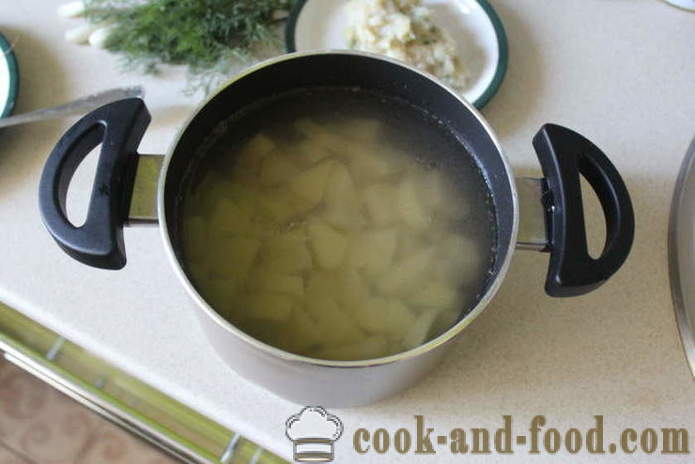 Spinatsuppe mit Sahne und Knödel - wie Suppe mit Spinat kochen gefror, Schritt für Schritt Rezept Fotos