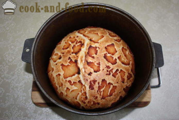Selbst gemachtes Brot mit einem knackigen in dem Ofen - wie Weißbrot zu Hause backen, Schritt für Schritt Rezept Fotos