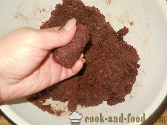 Selbst gemachte Schokoladenkuchen mit Kondensmilch Kartoffeln - wie man einen Kuchen Kartoffeln kochen, Schritt für Schritt Rezept Fotos