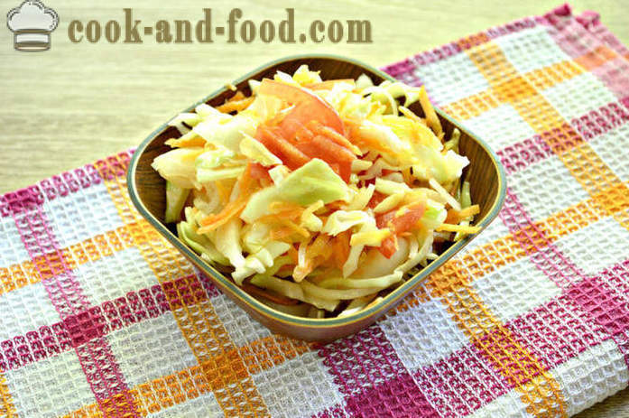Schritt für Schritt Rezept Foto köstlichen Salat aus frischem Kohl und Karotten - wie man ein leckeres Salat von jungem Kohl und Karotten kochen