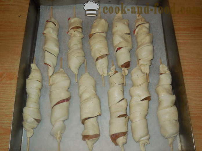Huhn in Blätterteig im Ofen am Spieß - wie ein Huhn am Spieß zu kochen, einen Schritt für Schritt Rezept Fotos
