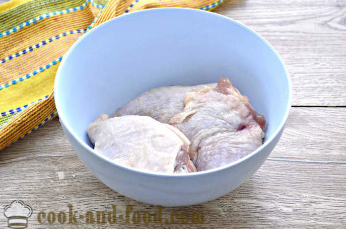 Gebackene Hähnchenschenkel in dem Ofen - wie die Hähnchenschenkel in einer Hülse mit einer Kruste kochen, ein Schritt für Schritt Rezept Fotos