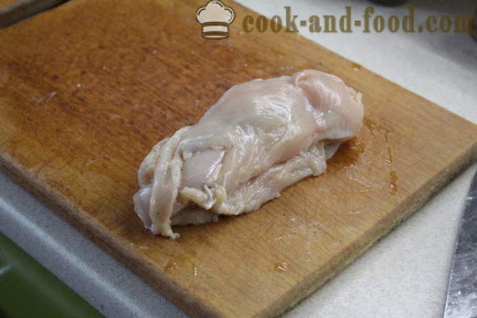 Gebackenes Huhn Rolle im Ofen - wie Brathähnchen Rolle in dem Ofen in der Folie, mit einem Schritt für Schritt Rezept Fotos