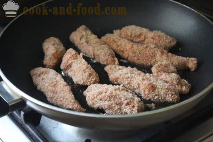 Nuggets von Hähnchenbrust paniert und in der Pfanne gebraten - wie man Chicken Nuggets aus dem Hause, Schritt für Schritt Rezept Fotos machen
