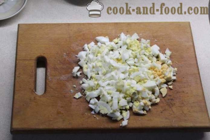 Layered Salat mit Pilzen, Brust und Ananas - wie Ananas-Salat mit Huhn zu machen, einen Schritt für Schritt Rezept Fotos
