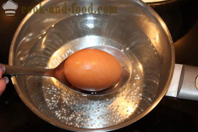 Egg in Wasser pochiert - wie ein pochiertes Ei zu Hause kochen, Schritt für Schritt Rezept Fotos