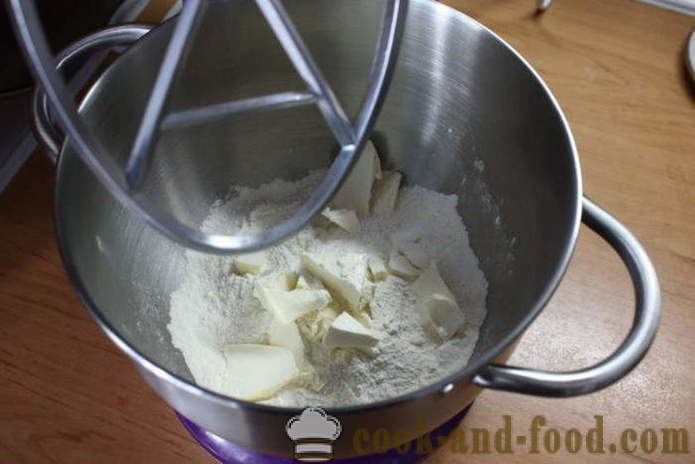 Die leckersten Brötchen in Milch ohne Hefe - wie Muffins in dem Ofen mit dem Fleisch backen, Schritt für Schritt Rezept Fotos