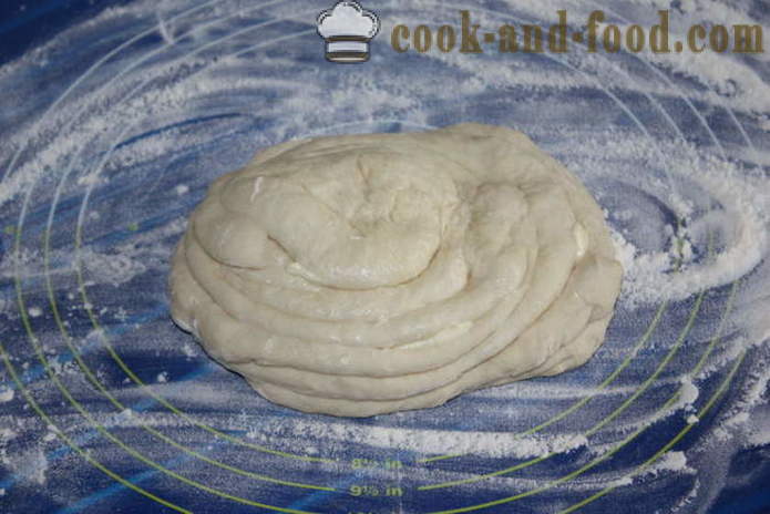 Kuchen Hefe Blätterteig mit Huhn gefüllte und Kartoffeln - wie eine Torte mit Huhn backen und Kartoffeln im Ofen, mit einem Schritt für Schritt Rezept Fotos