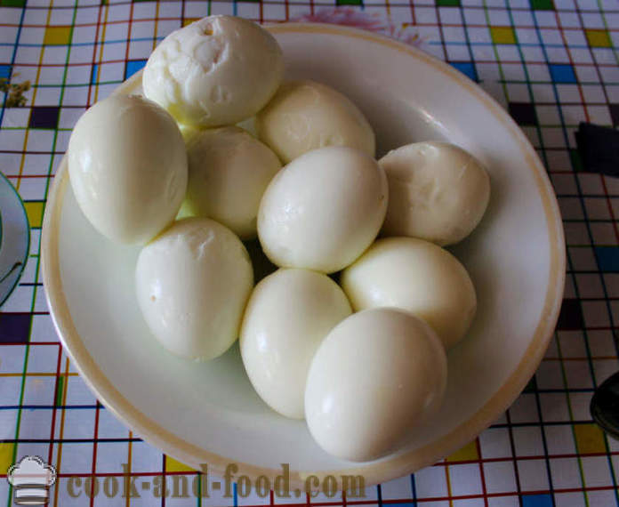 Gefüllte Eigelb und Sardinen als gefüllte Eier machen mit Konserven, einen Schritt für Schritt Rezept Fotos