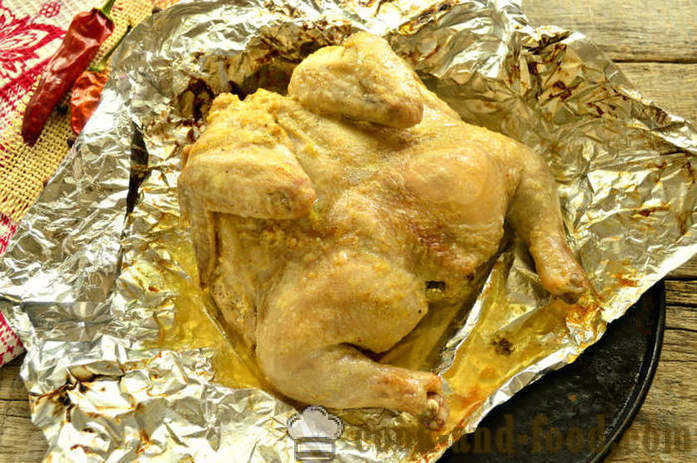 Ganze Hähnchen in dem Ofen in Folie gebacken - wie ein Huhn im Ofen in Folie zu kochen, mit einem Schritt für Schritt Rezept Fotos
