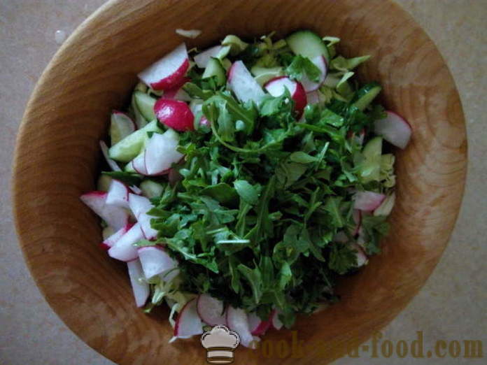 Der leckere Salat mit Rucola und Gemüse - wie einen Salat aus Rucola, einen Schritt für Schritt Rezept Fotos vorzubereiten
