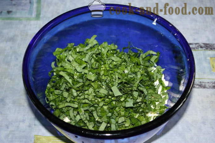 Ein köstlicher Salat mit Bärlauch - wie einen Salat von Knoblauch und Eiern mit Sauerrahm, einen Schritt für Schritt Rezept Fotos vorzubereiten