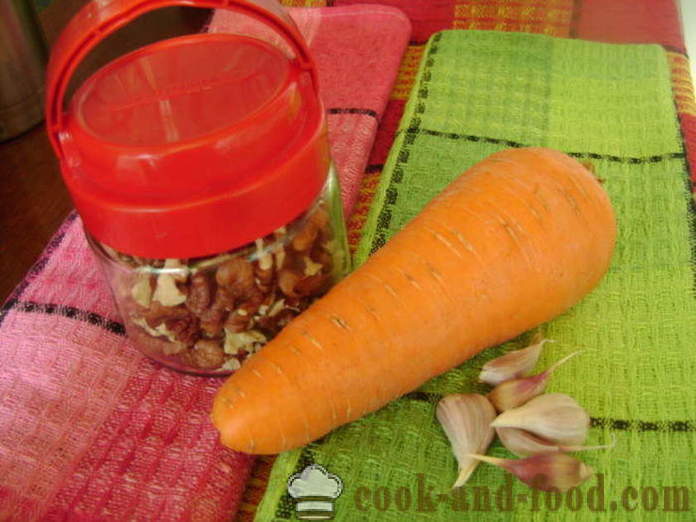 Mayonnaise leckerer Salat mit Bärlauch, Karotten, Knoblauch und Nüssen - wie Karottensalat mit Bärlauch zu kochen, mit einem Schritt für Schritt Rezept Fotos