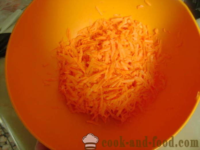 Mayonnaise leckerer Salat mit Bärlauch, Karotten, Knoblauch und Nüssen - wie Karottensalat mit Bärlauch zu kochen, mit einem Schritt für Schritt Rezept Fotos