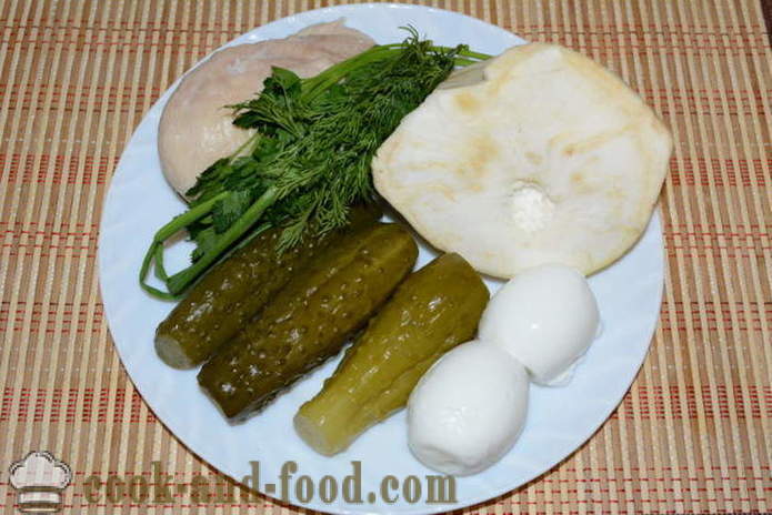 Sellerie-Salat mit Huhn, Ei, Gurke und Mayonnaise - Wie man einen Salat aus Sellerie vorzubereiten, Schritt für Schritt Rezept Fotos
