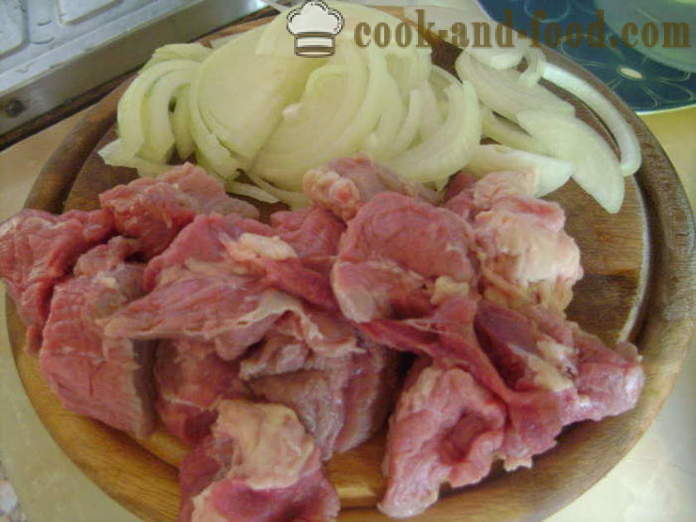 Dicke Gulaschsuppe Ungarisch - wie man kocht Gulasch-Suppe mit Rindfleisch, einen Schritt für Schritt Rezept Fotos