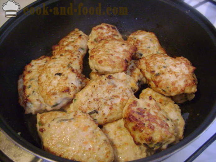 Saftige Hühnerschnitzel mit Karotten, Zwiebeln - wie man saftige Hähnchenschnitzel in der Pfanne zu machen, Schritt für Schritt Rezept Fotos