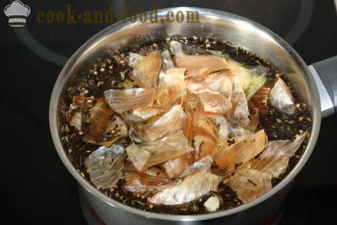 Leckere Makrele, geräucherter Tee und Zwiebelschalen - wie für Schritt Rezept Fotos zu Hause, Schritt Makrele in Zwiebelschalen rauchen