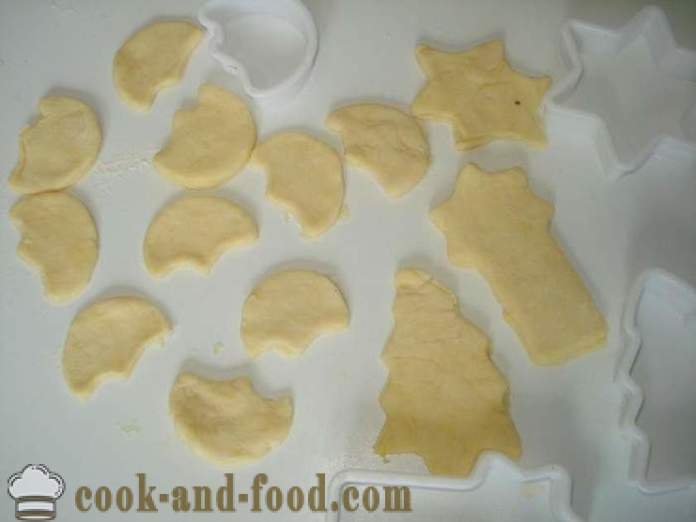 Schnelle und leckere Kekse aus flockigem ungesäuertem Teig mit Zucker und Erdnüssen - wie für Schritt Rezept Fotos Cookies von Blätterteig in dem Ofen, mit einem Schritt zu machen