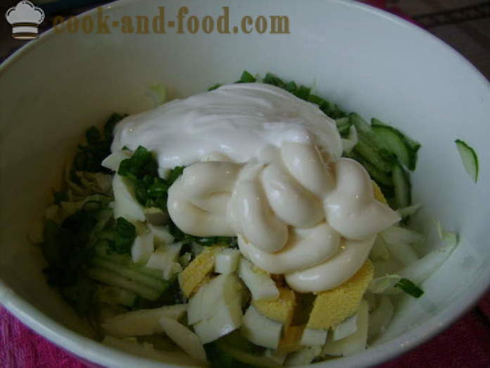 Salat mit Chinakohl, Gurke, Ei und Frühlingszwiebeln - wie man einen köstlichen Salat aus Chinakohl kochen, einen Schritt für Schritt Rezept Fotos