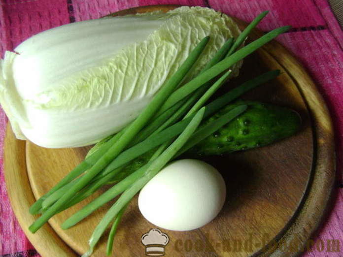 Salat mit Chinakohl, Gurke, Ei und Frühlingszwiebeln - wie man einen köstlichen Salat aus Chinakohl kochen, einen Schritt für Schritt Rezept Fotos