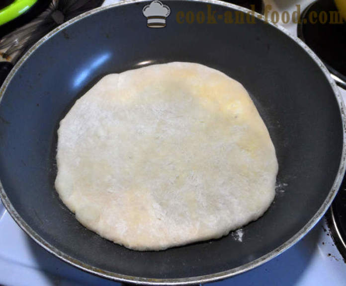 Khachapuri in Imereti Käse - wie Tortillas mit Käse machen in einer Pfanne, ein Schritt nach Rezepte Fotos Schritt