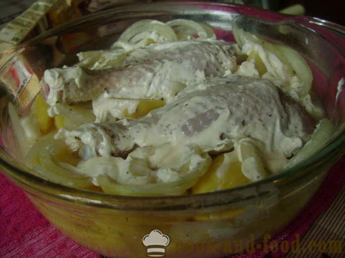 Hähnchenkeulen mit Kartoffeln im Ofen - wie man ein leckeres Hühnerbein mit Kartoffeln zu kochen, einen Schritt für Schritt Rezept Fotos
